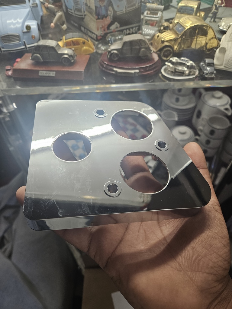 Sockel Rückli. links Chrom